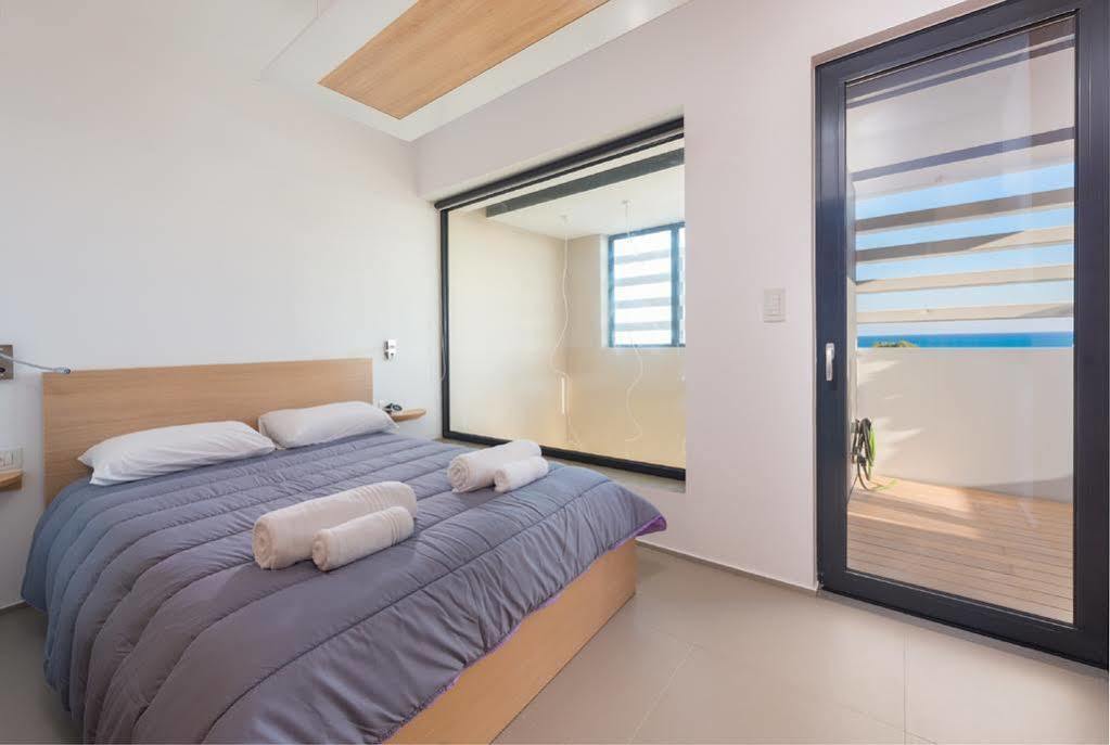 Albatross Beach Front Villas Jenádi Kültér fotó