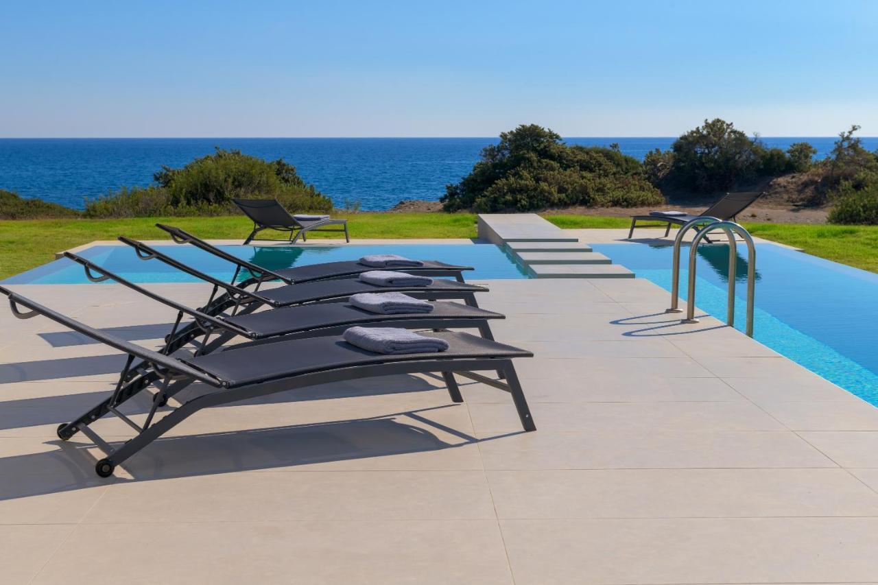 Albatross Beach Front Villas Jenádi Kültér fotó