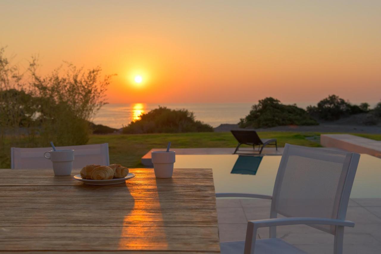 Albatross Beach Front Villas Jenádi Kültér fotó