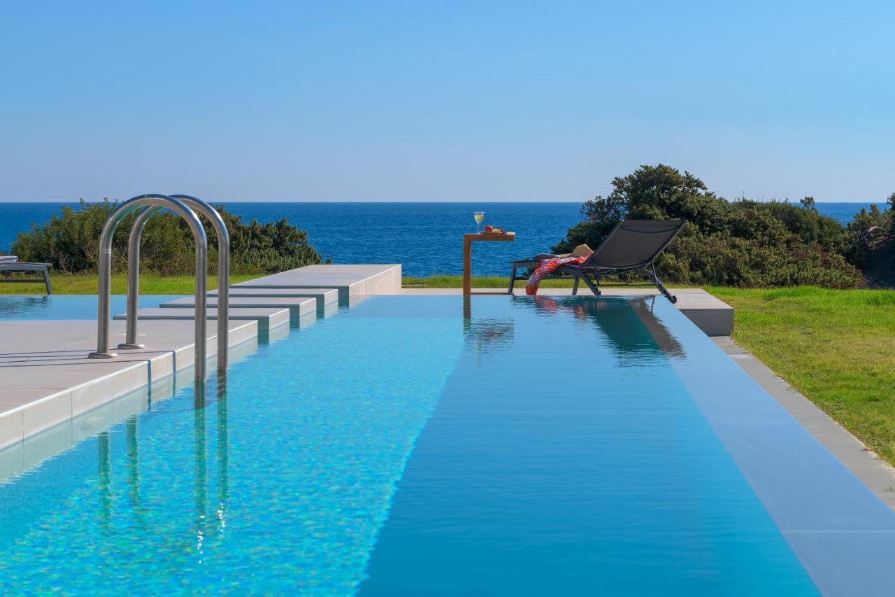 Albatross Beach Front Villas Jenádi Kültér fotó