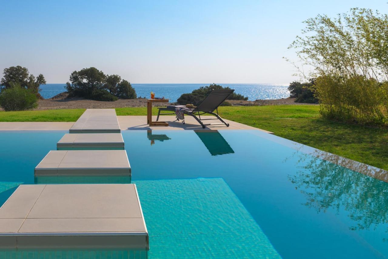 Albatross Beach Front Villas Jenádi Kültér fotó
