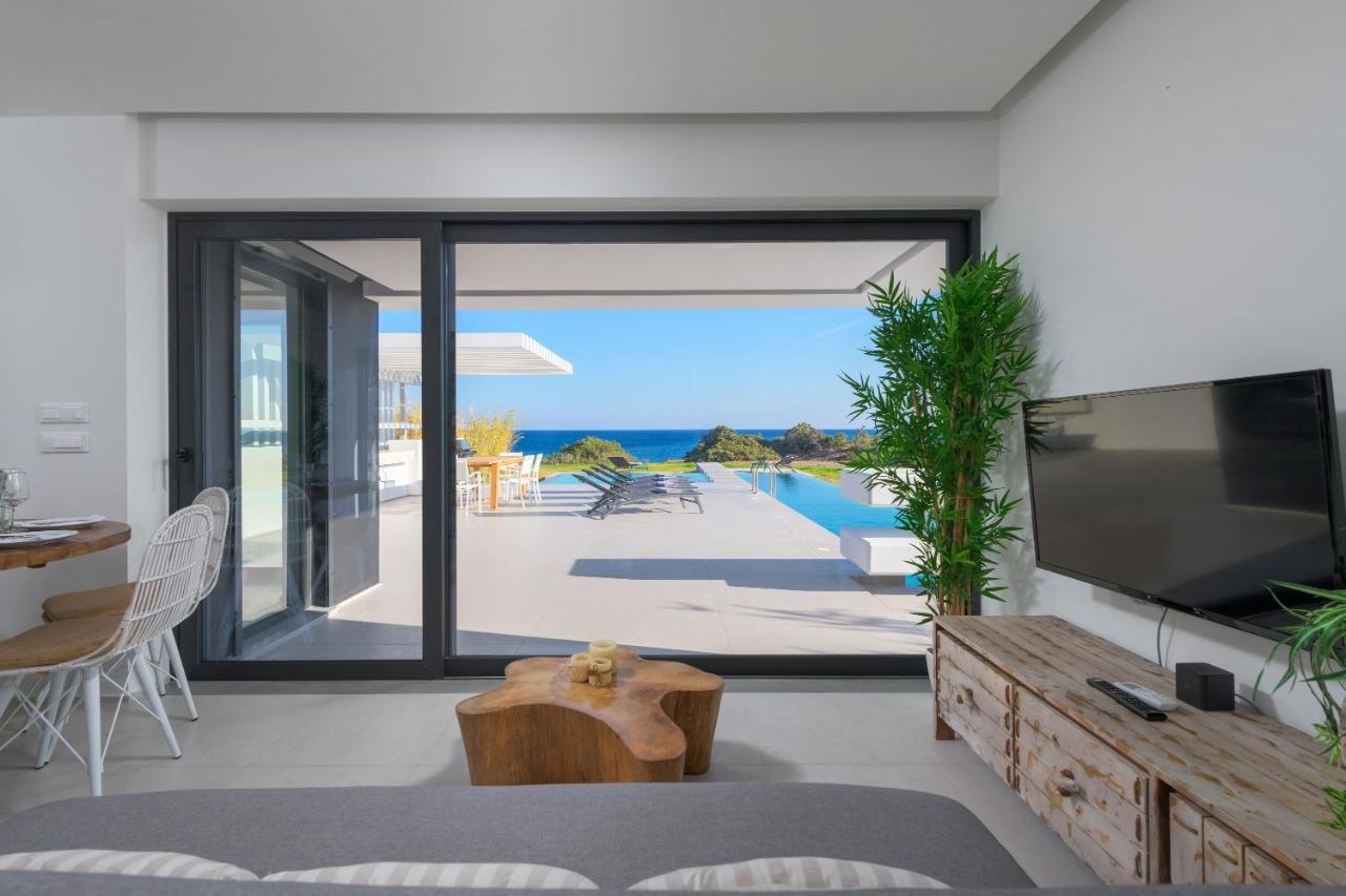 Albatross Beach Front Villas Jenádi Kültér fotó