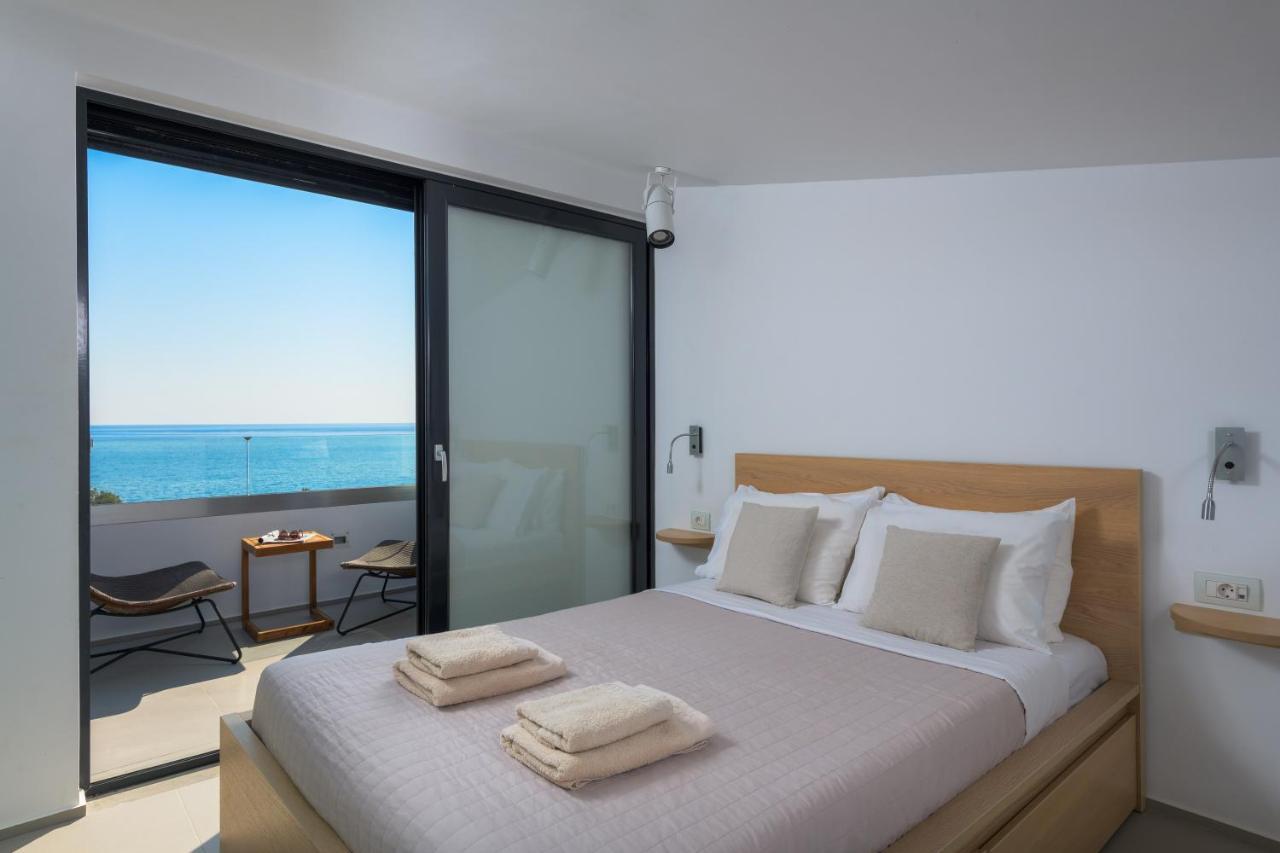 Albatross Beach Front Villas Jenádi Kültér fotó