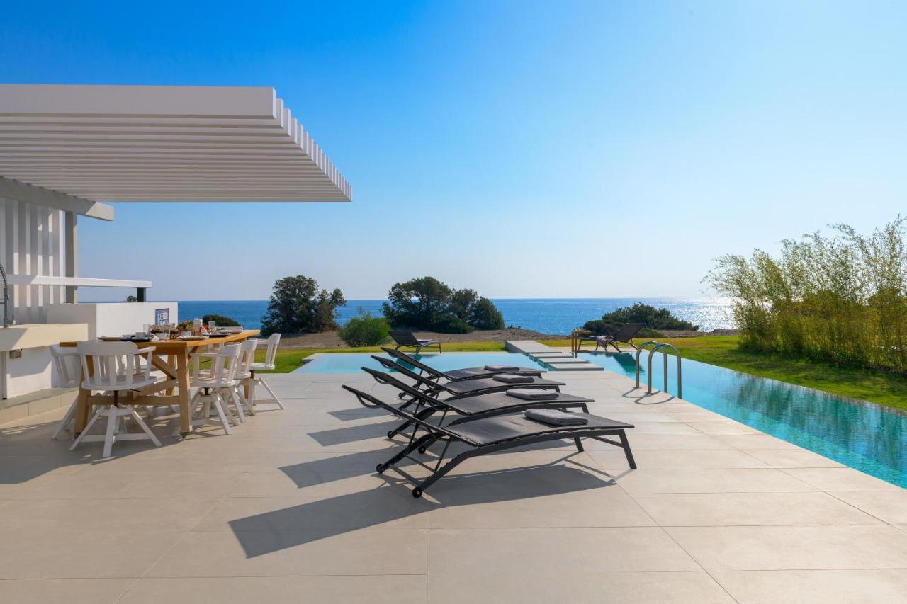 Albatross Beach Front Villas Jenádi Kültér fotó