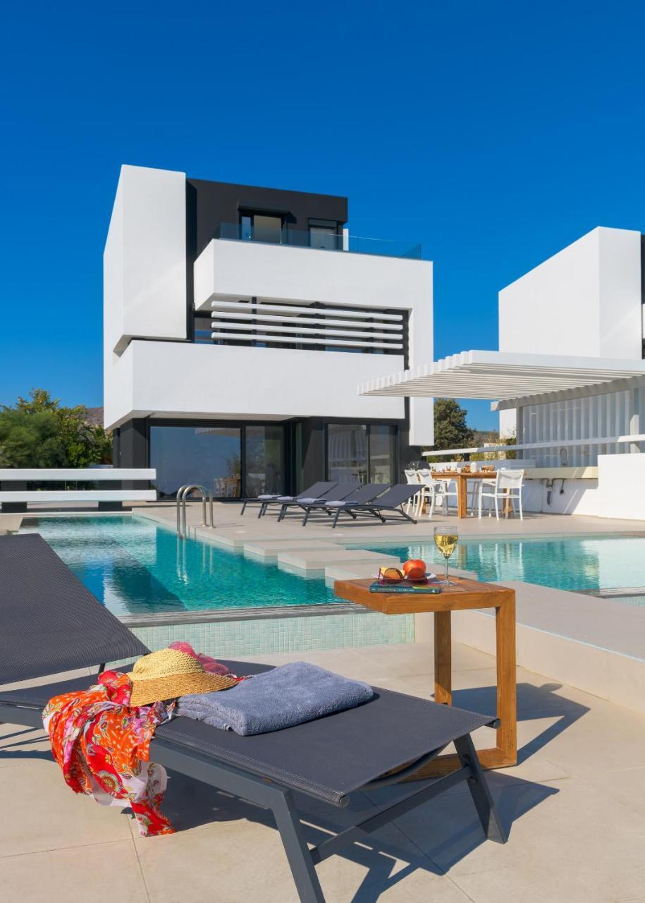 Albatross Beach Front Villas Jenádi Kültér fotó